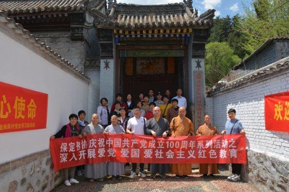狗狗打针的场景，真是太惊险刺激了，狗狗最后的表情亮了