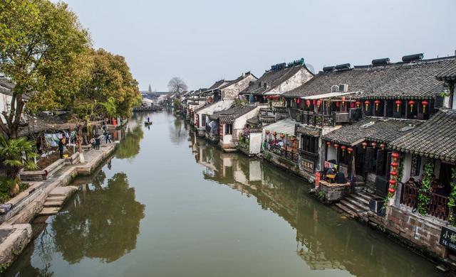 古代画像里的美女为什么几乎都是溜肩？现在的直角肩又是怎么流行起来的呢？游戏画面
